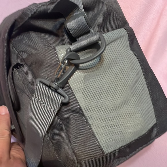 Lowepro LP36608-PWW Nova Sport 35L AW Camera Bag - Picture 5 of 7